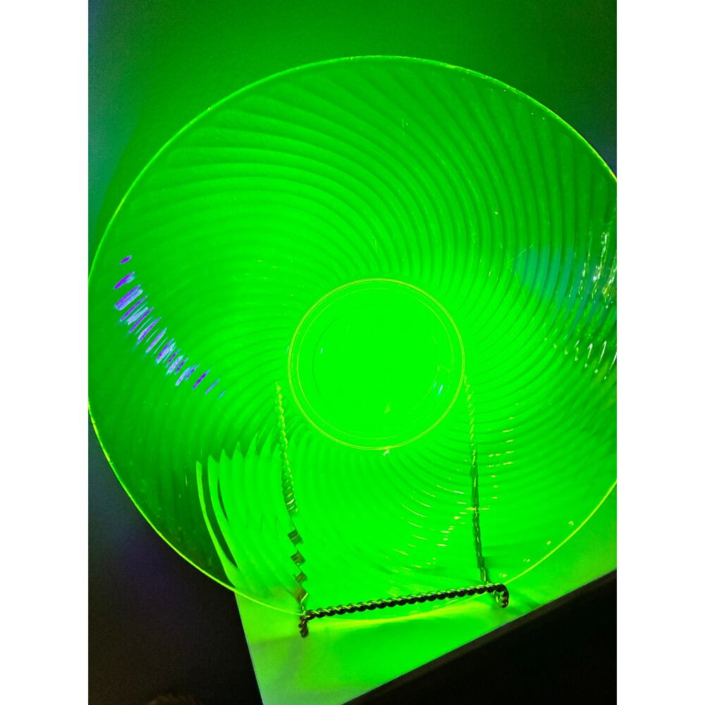 Fenton Vaseline Glass Swirl Charger Plate Uranium Glass Glows UV 11.5” AS IS